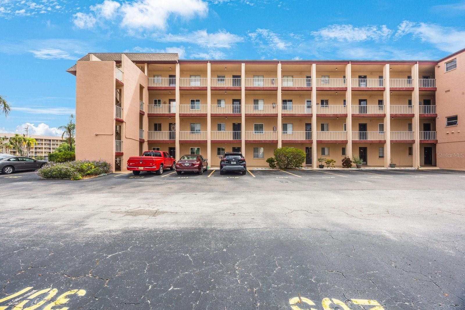 BAYSHORE ON THE LAKE APTS SEC 4 - Residential