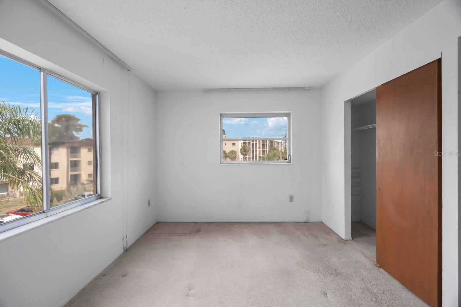 BAYSHORE ON THE LAKE APTS SEC 4 - Residential