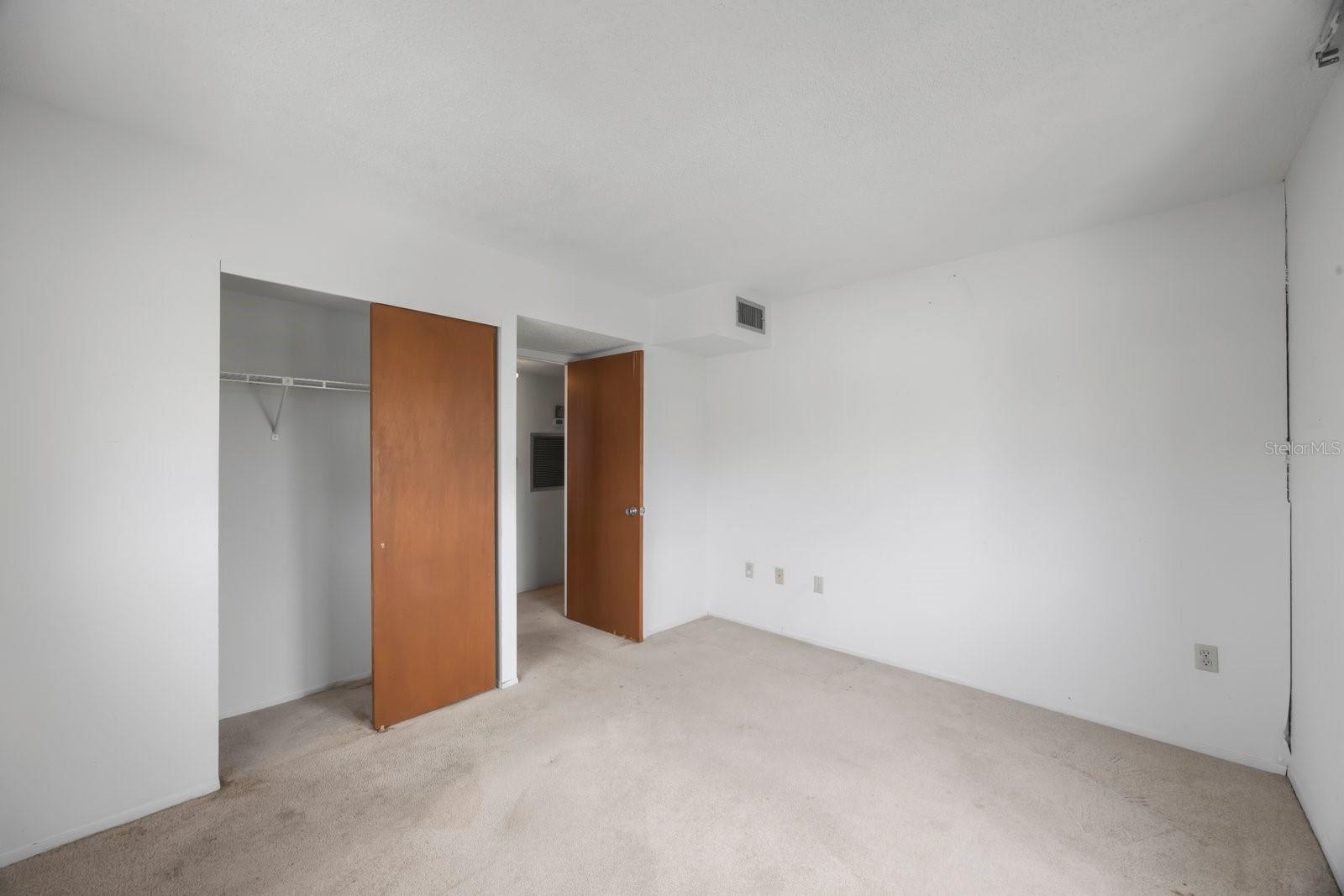 BAYSHORE ON THE LAKE APTS SEC 4 - Residential