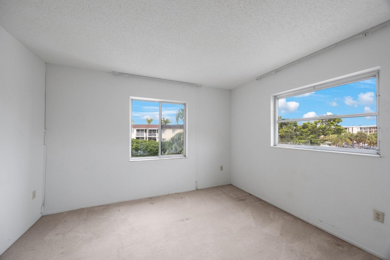 BAYSHORE ON THE LAKE APTS SEC 4 - Residential