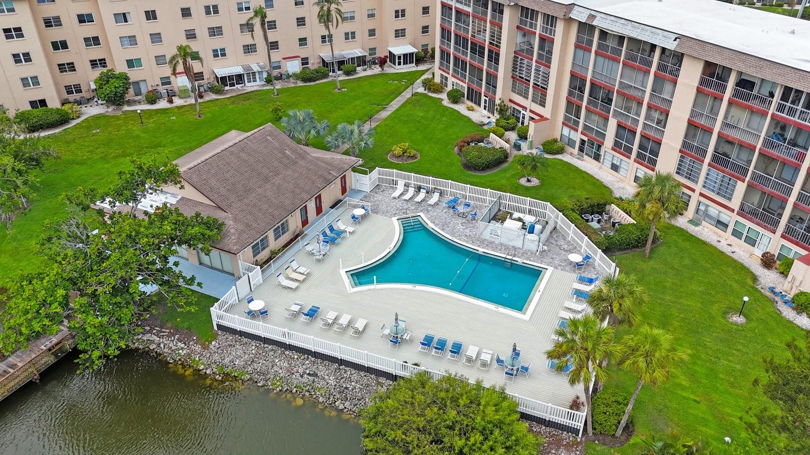BAYSHORE ON THE LAKE APTS SEC 4 - Residential