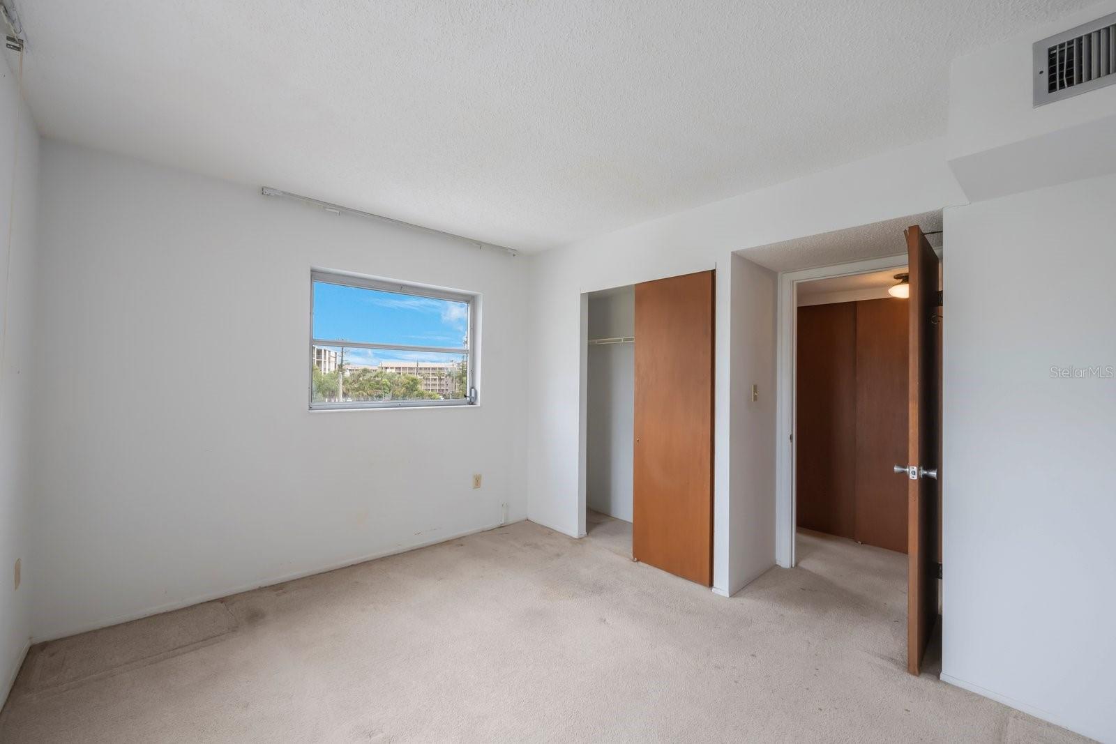 BAYSHORE ON THE LAKE APTS SEC 4 - Residential