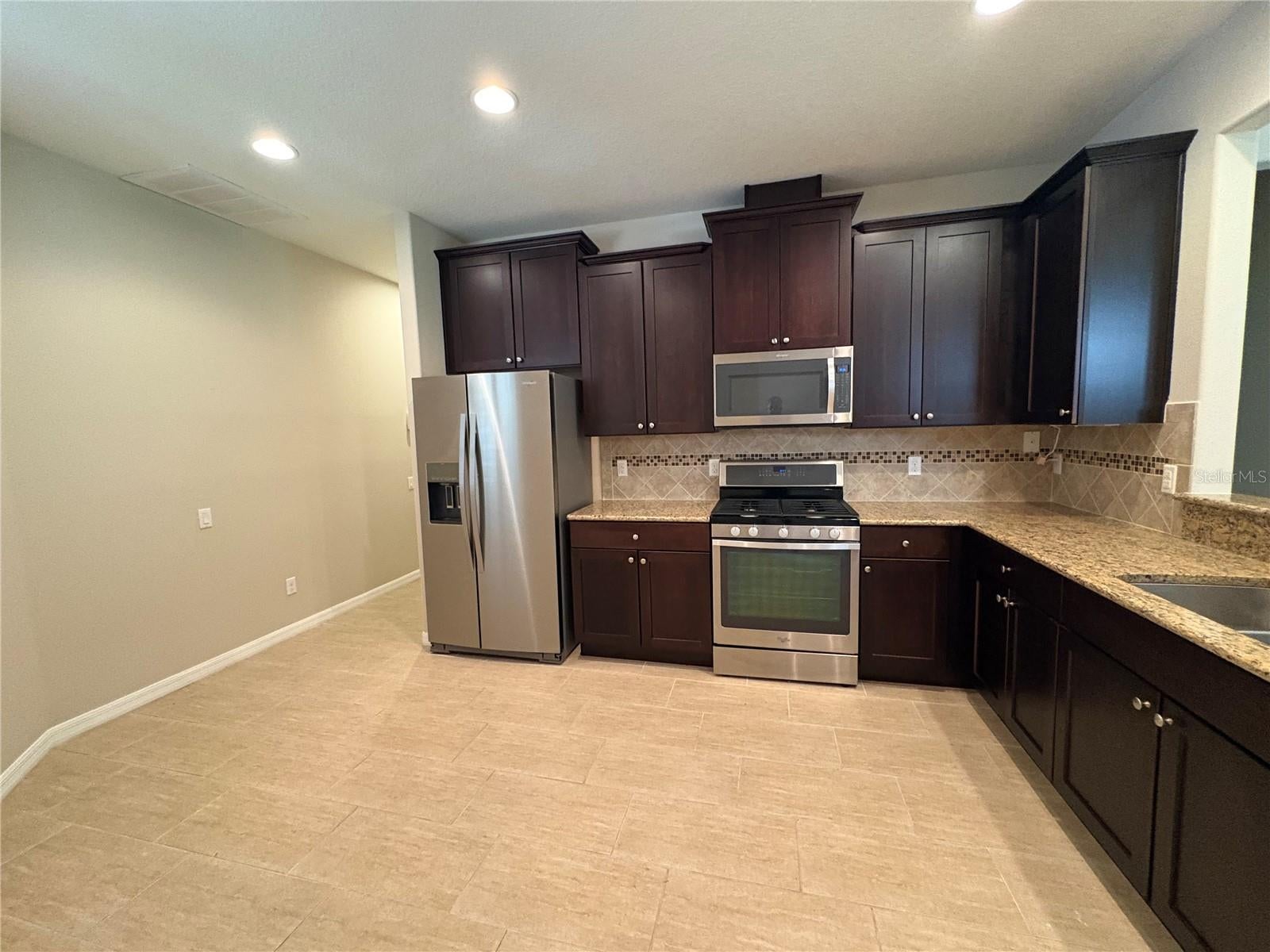 Search 3 116 LA CRESTA COURT