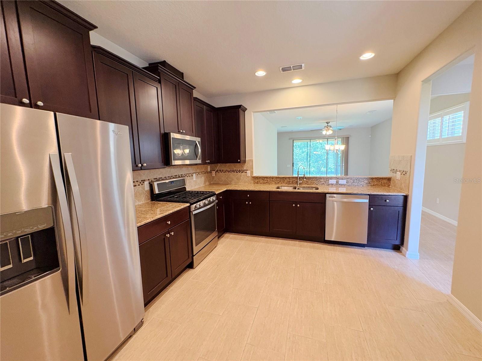Search 4 116 LA CRESTA COURT