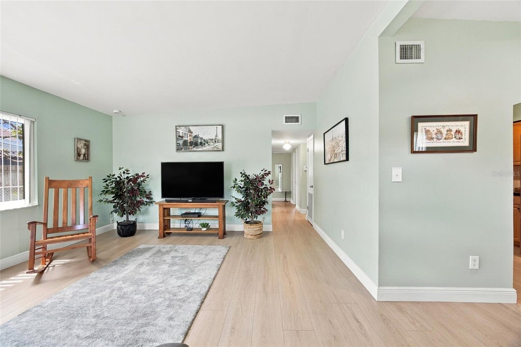 Photo of 7812 N Gomez Avenue, Tampa, FL 33614 (MLS # V4950502)