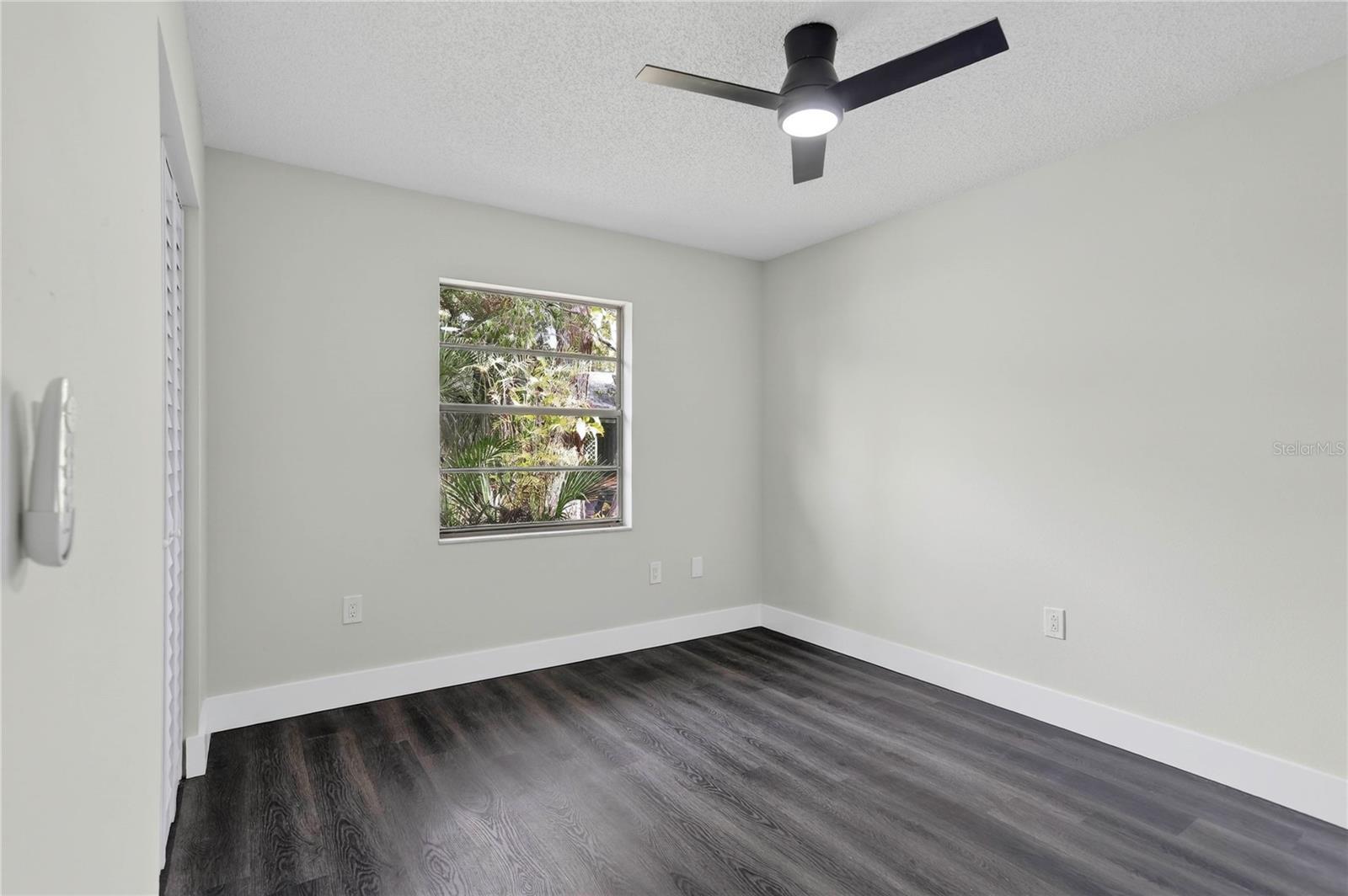 BARRINGTON WOODS - Residential