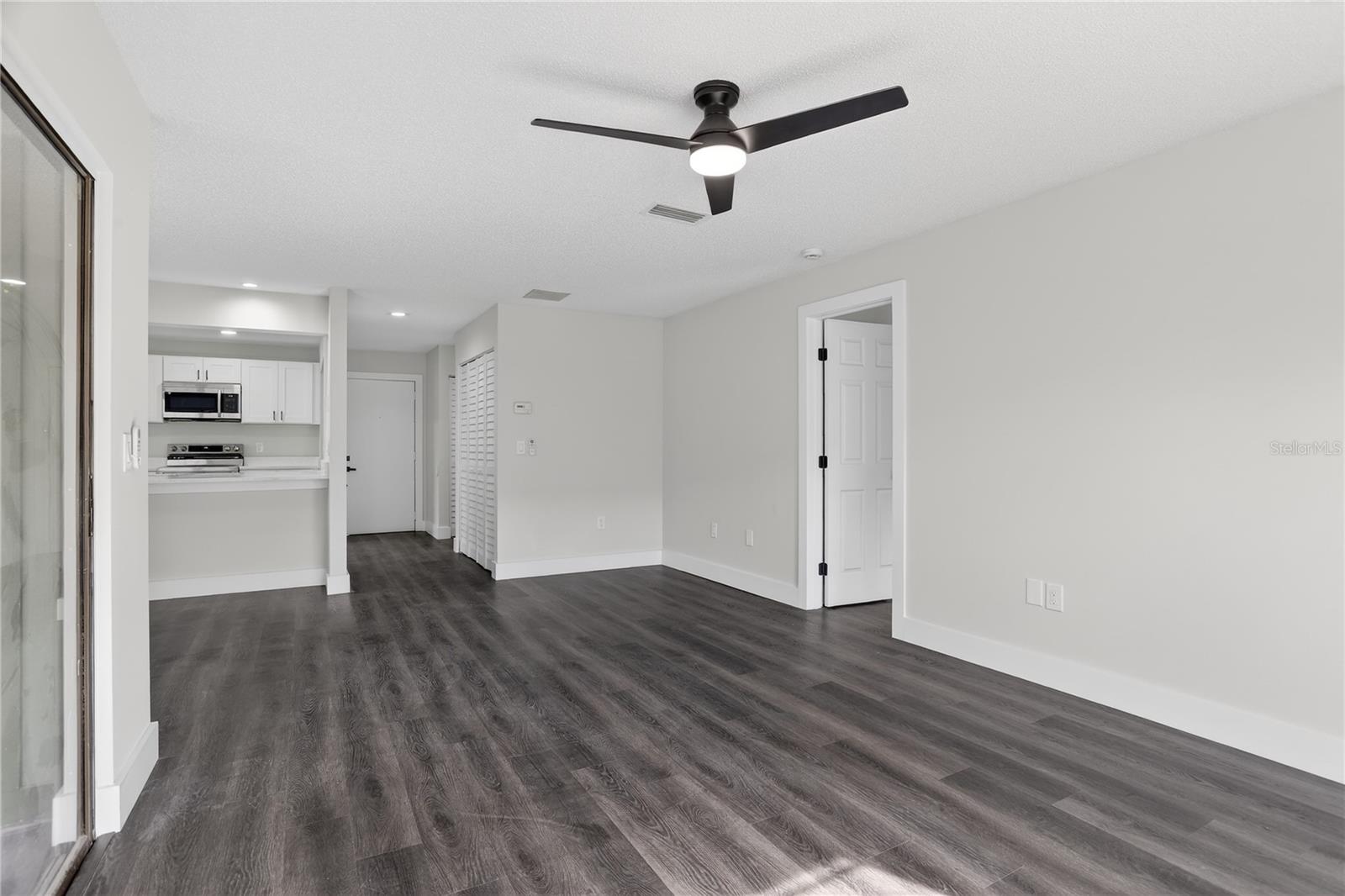 BARRINGTON WOODS - Residential