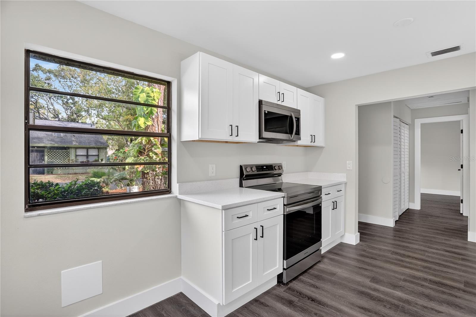 BARRINGTON WOODS - Residential