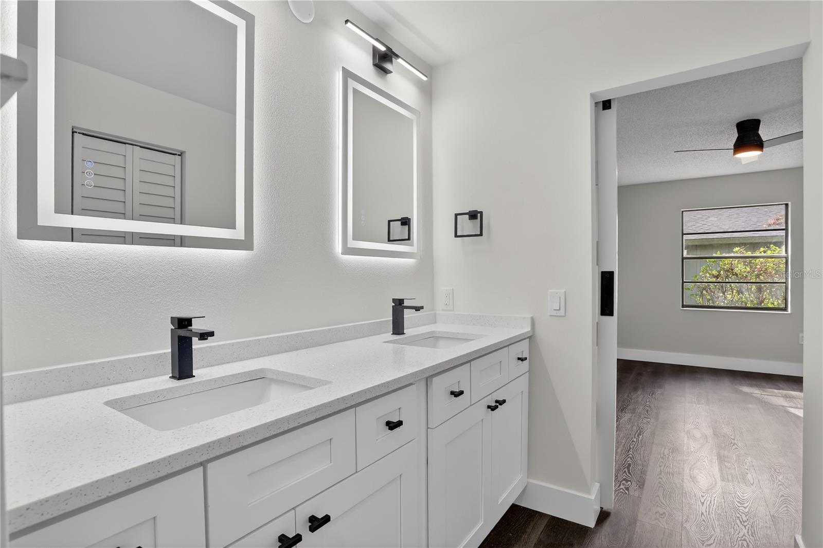 BARRINGTON WOODS - Residential