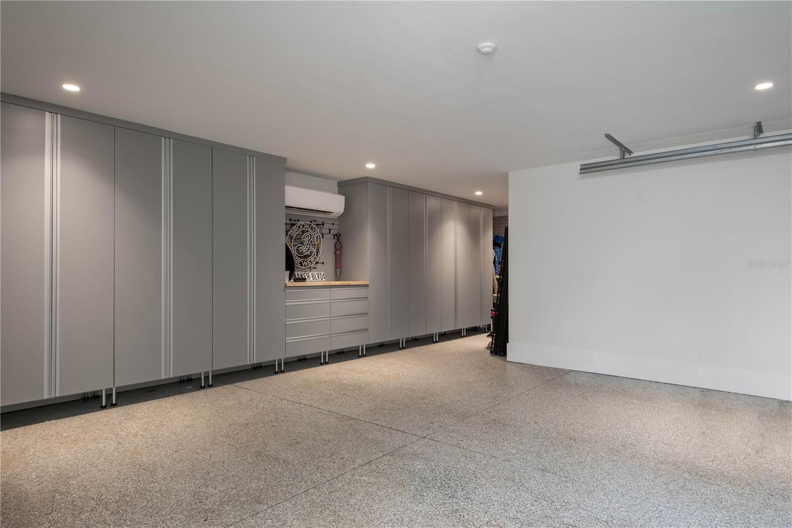 VALENCIA TERRACE - Residential