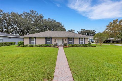 A home in LAKELAND