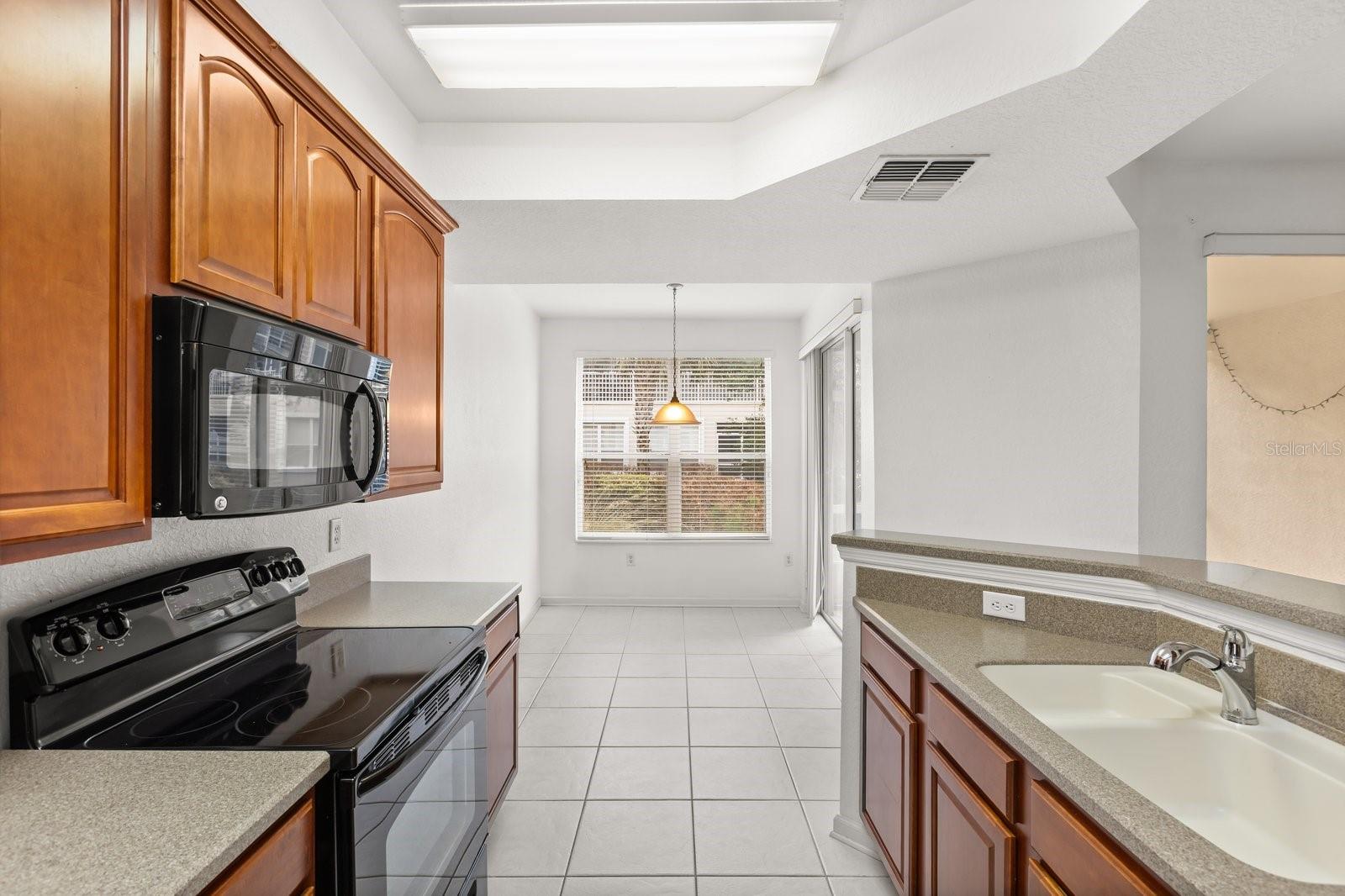 CARRIAGE HOMES AT DUNWOODY COMMONS A CONDOMINIUM - Residential