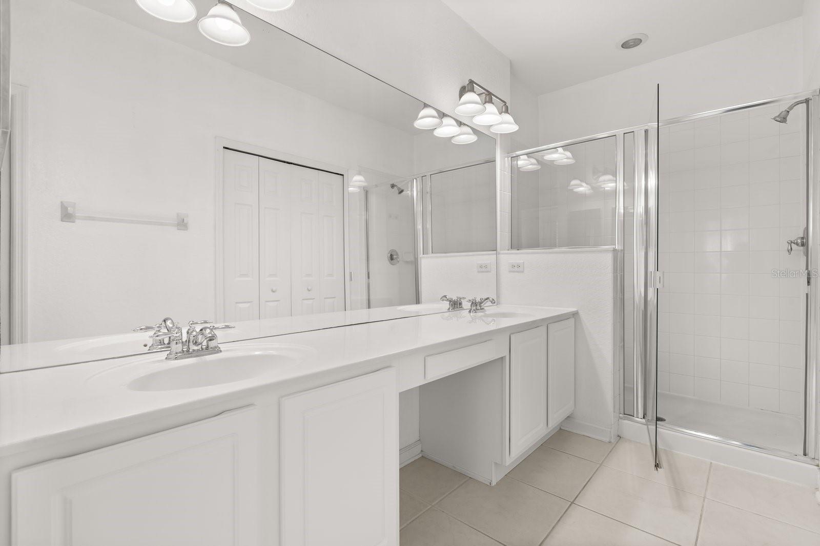 CARRIAGE HOMES AT DUNWOODY COMMONS A CONDOMINIUM - Residential