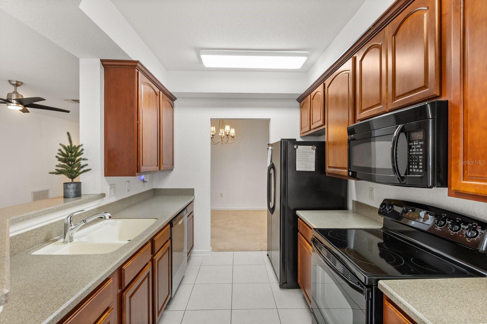 CARRIAGE HOMES AT DUNWOODY COMMONS A CONDOMINIUM - Residential