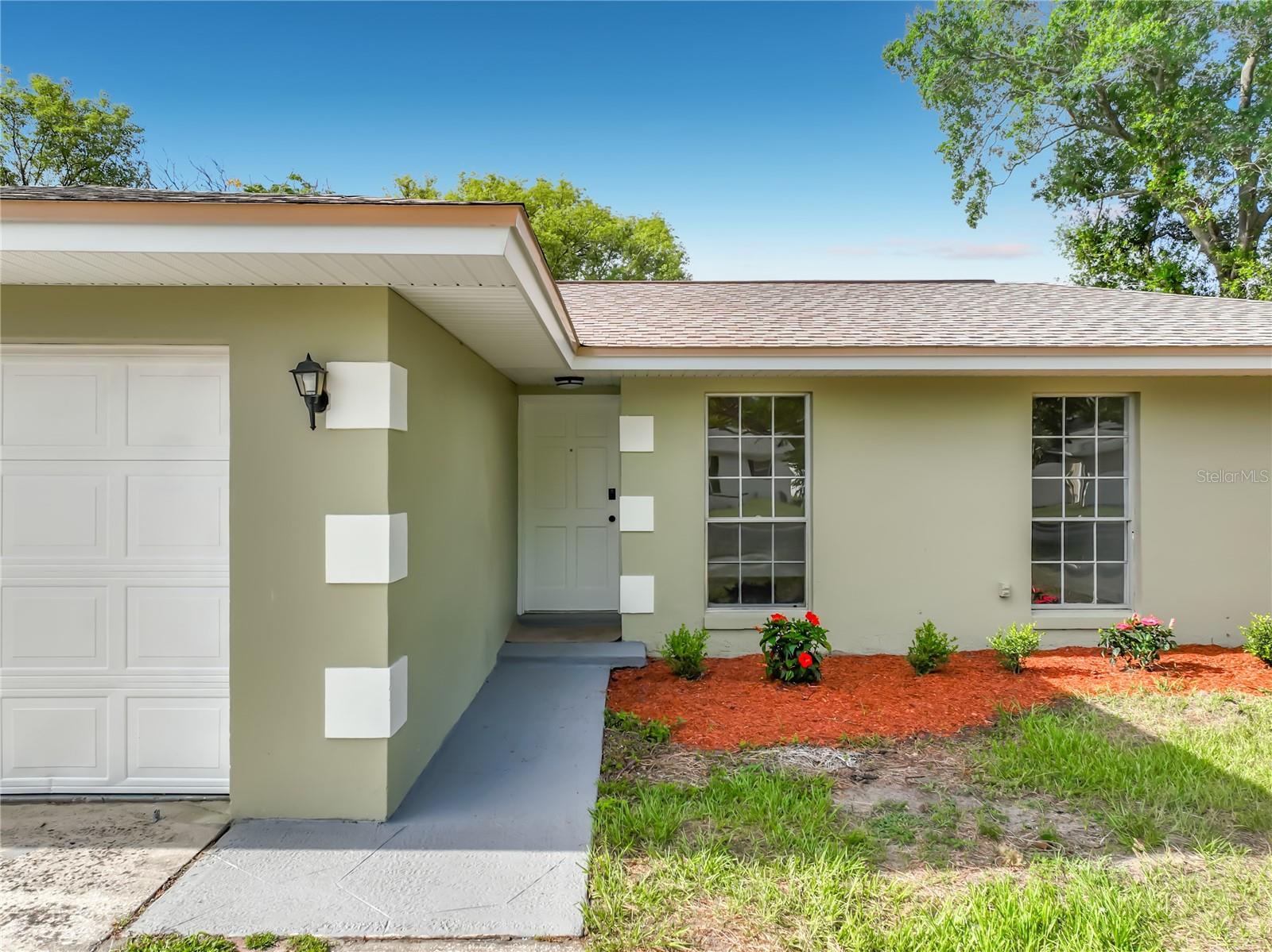 124 HOLLYHOCK DRIVE