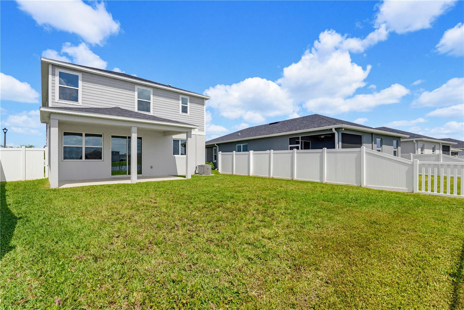 SAWGRASS LAKES PH I-III - Residential