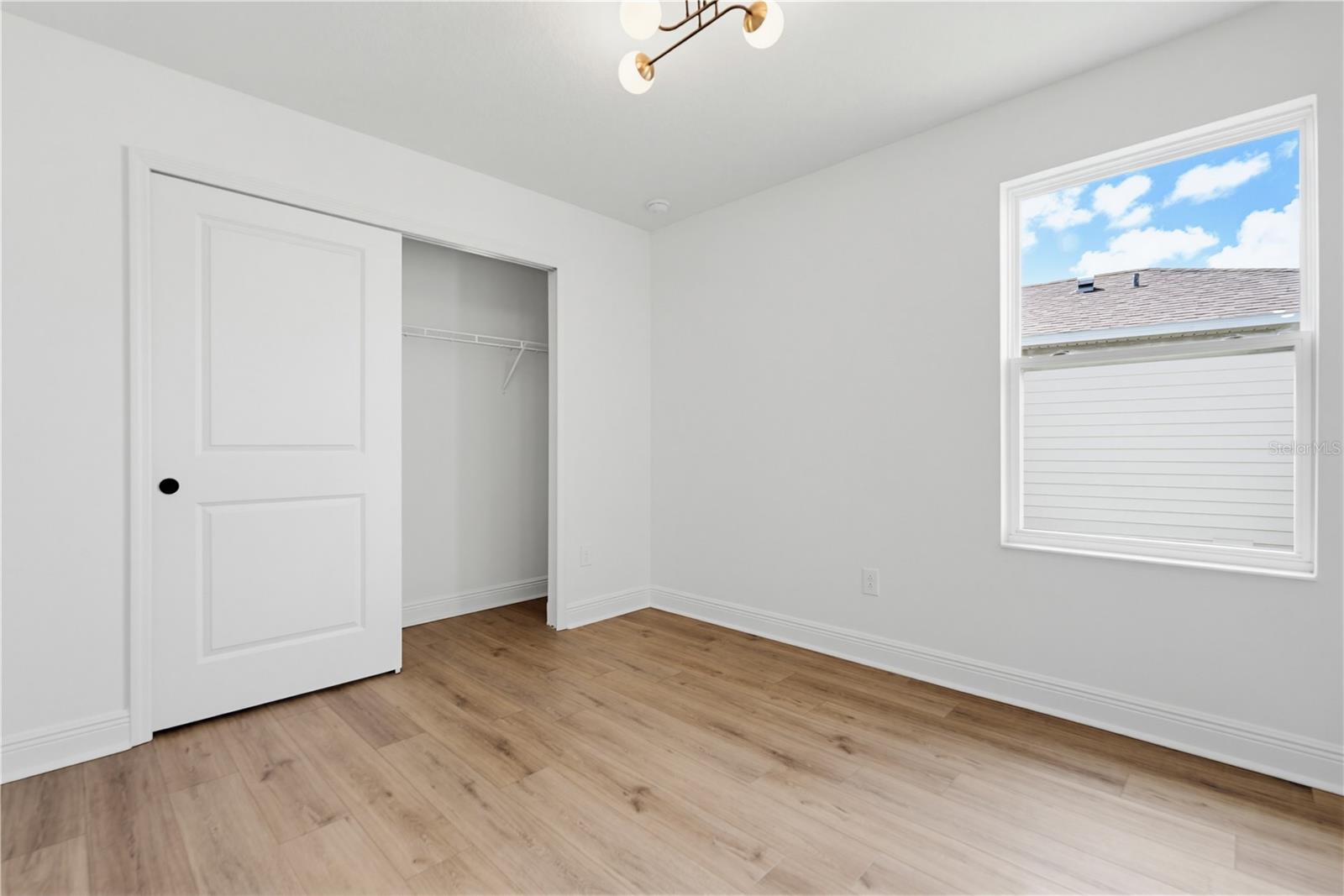 SAWGRASS LAKES PH I-III - Residential