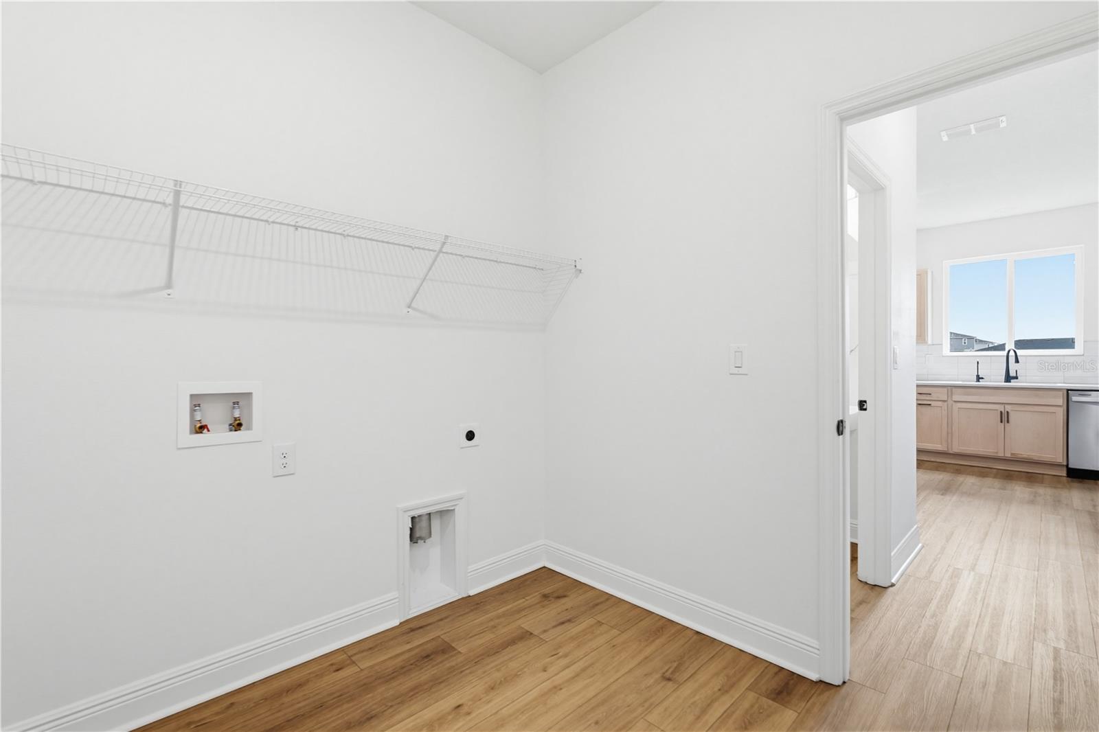 SAWGRASS LAKES PH I-III - Residential