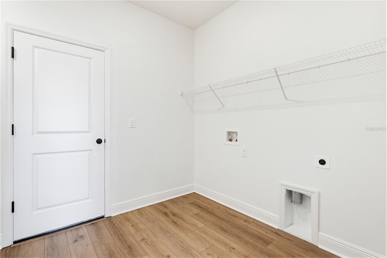 SAWGRASS LAKES PH I-III - Residential