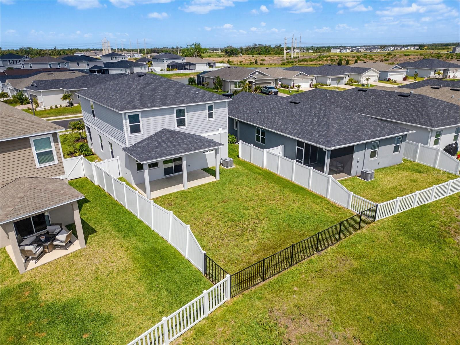 SAWGRASS LAKES PH I-III - Residential