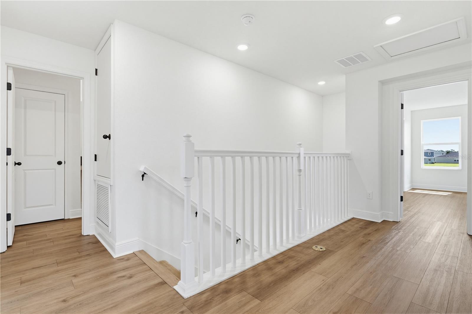 SAWGRASS LAKES PH I-III - Residential