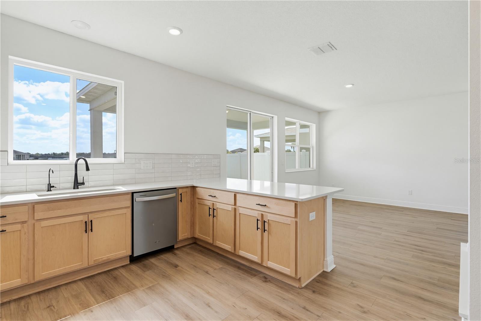 SAWGRASS LAKES PH I-III - Residential