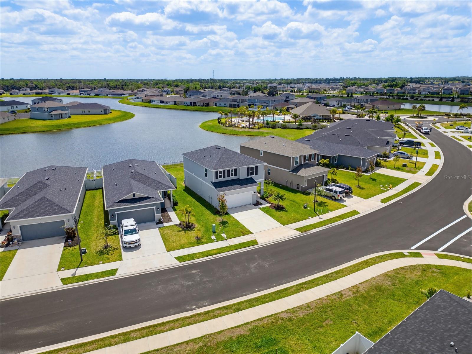 SAWGRASS LAKES PH I-III - Residential