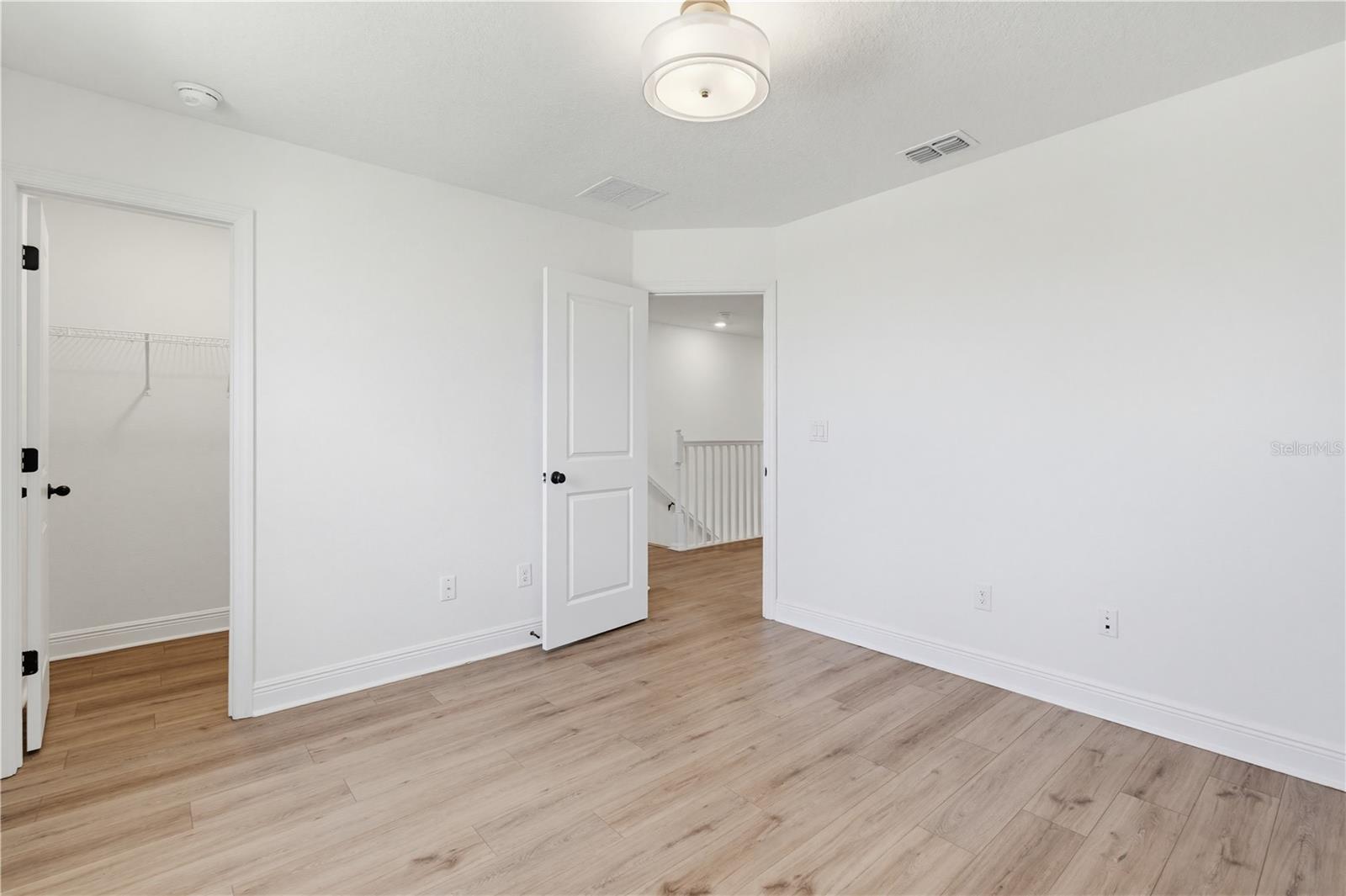 SAWGRASS LAKES PH I-III - Residential