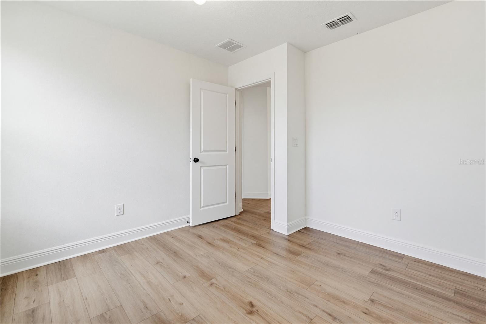 SAWGRASS LAKES PH I-III - Residential