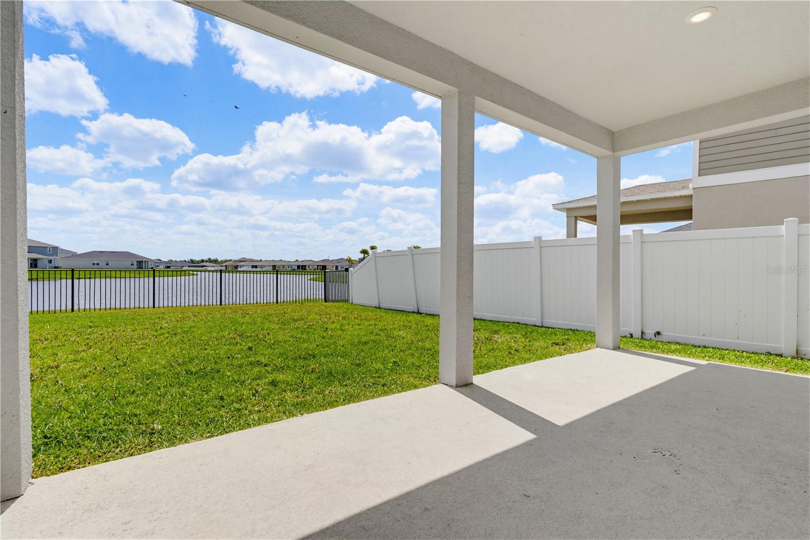 SAWGRASS LAKES PH I-III - Residential