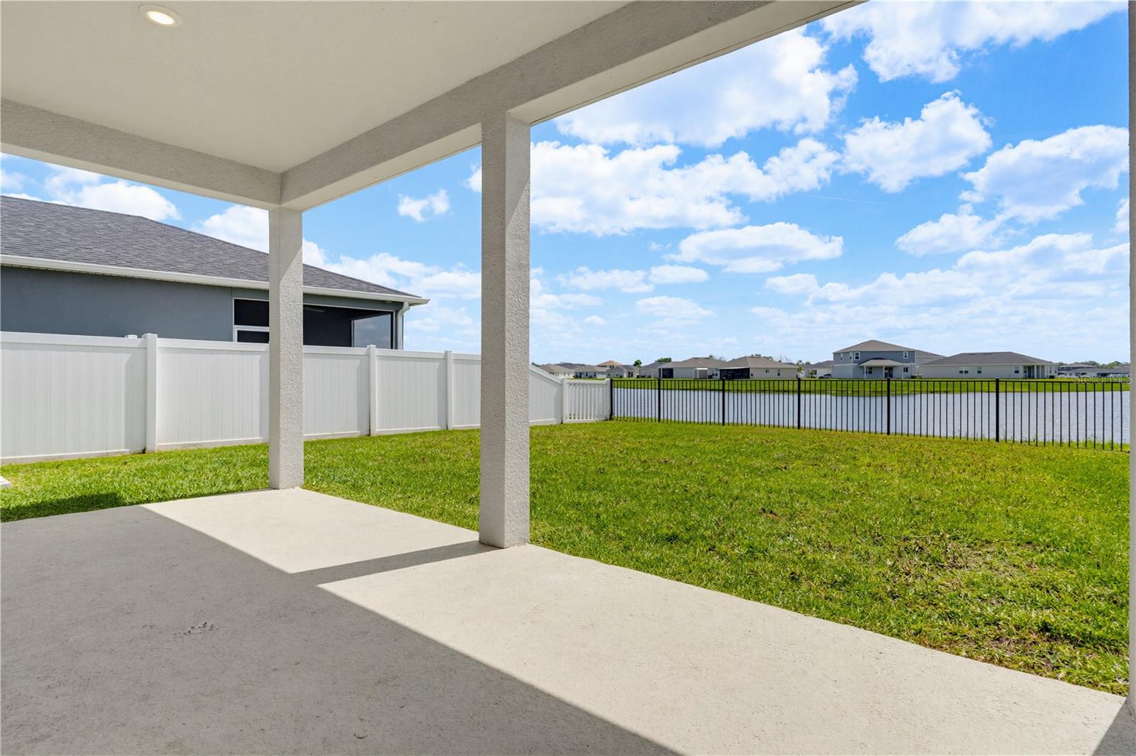 SAWGRASS LAKES PH I-III - Residential