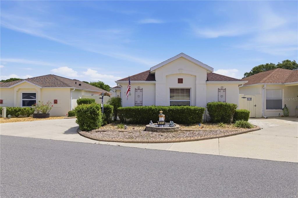 Photo of 511 Alameda Avenue, Lady Lake, FL 32159 (MLS # OM723281)