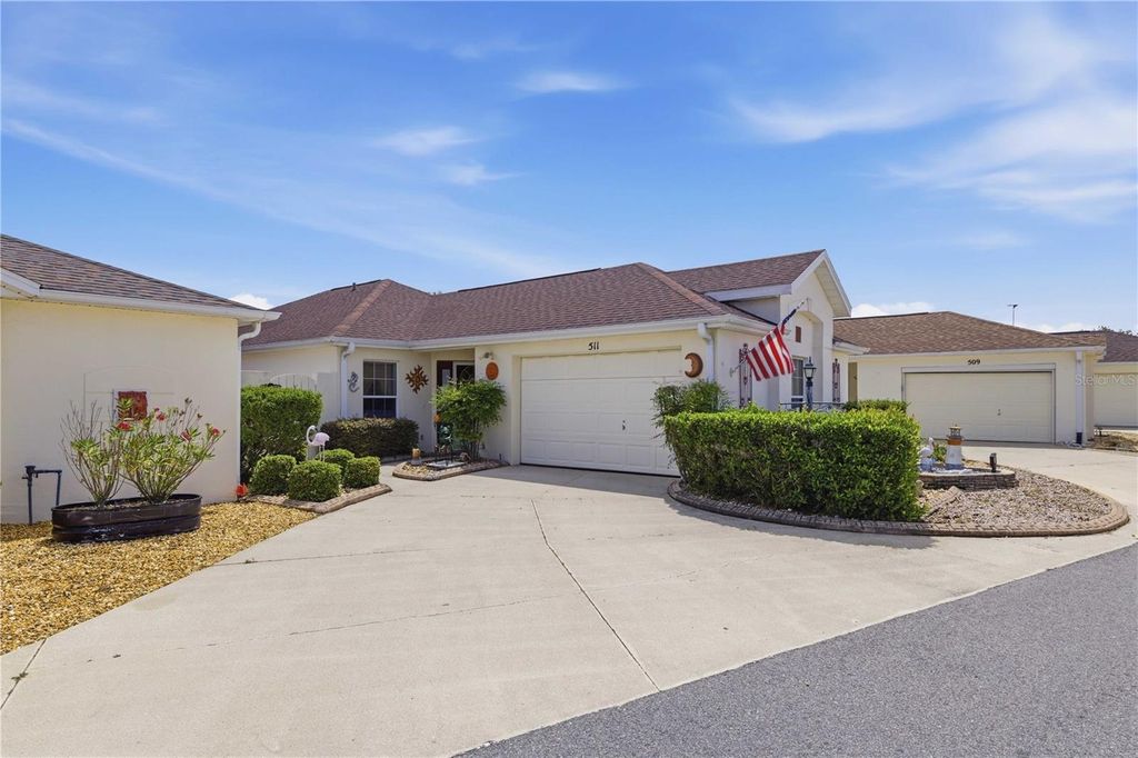 Photo of 511 Alameda Avenue, Lady Lake, FL 32159 (MLS # OM723281)