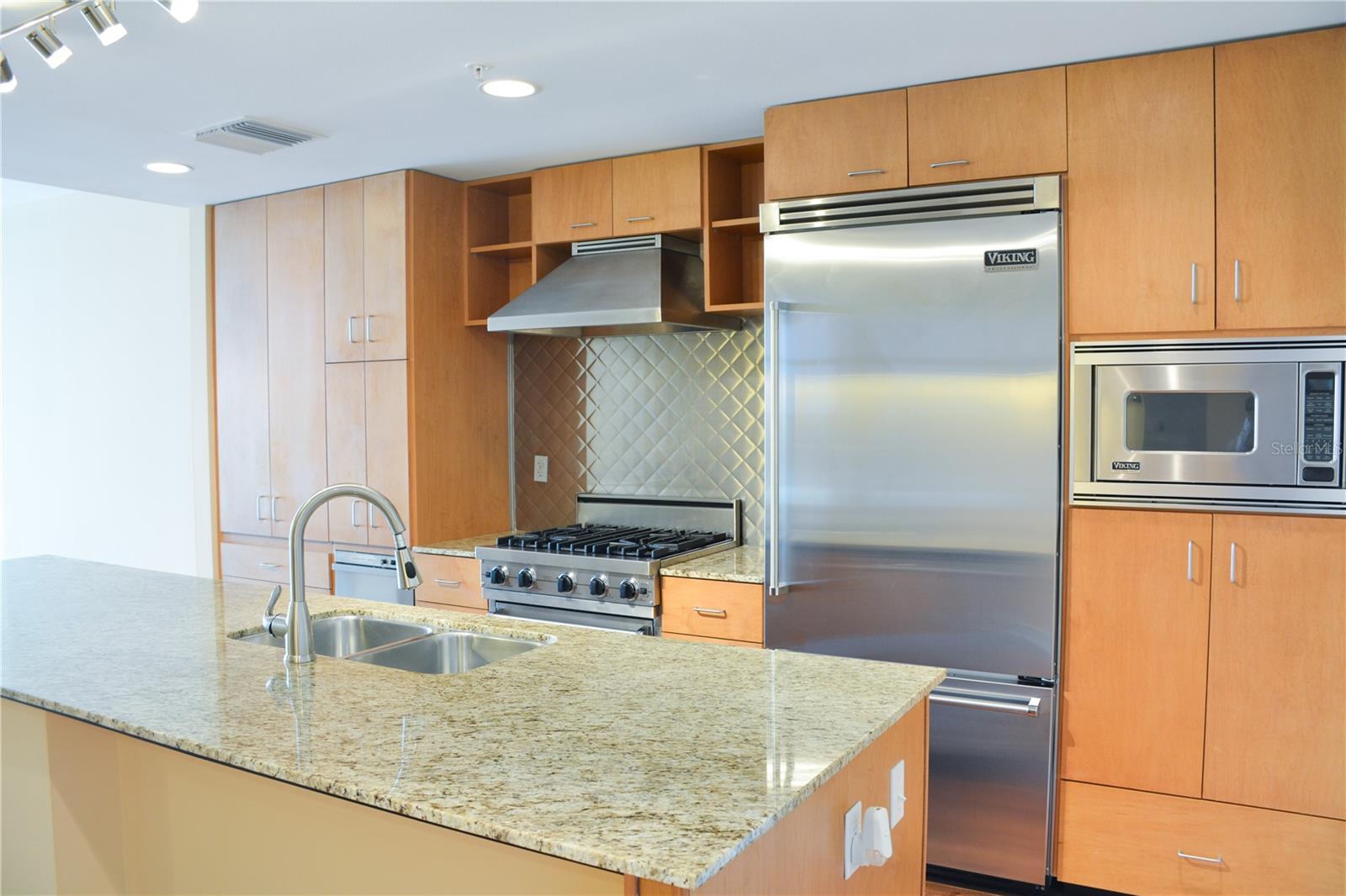 GRAND CENTRAL AT KENNEDY RESID - Residential Lease