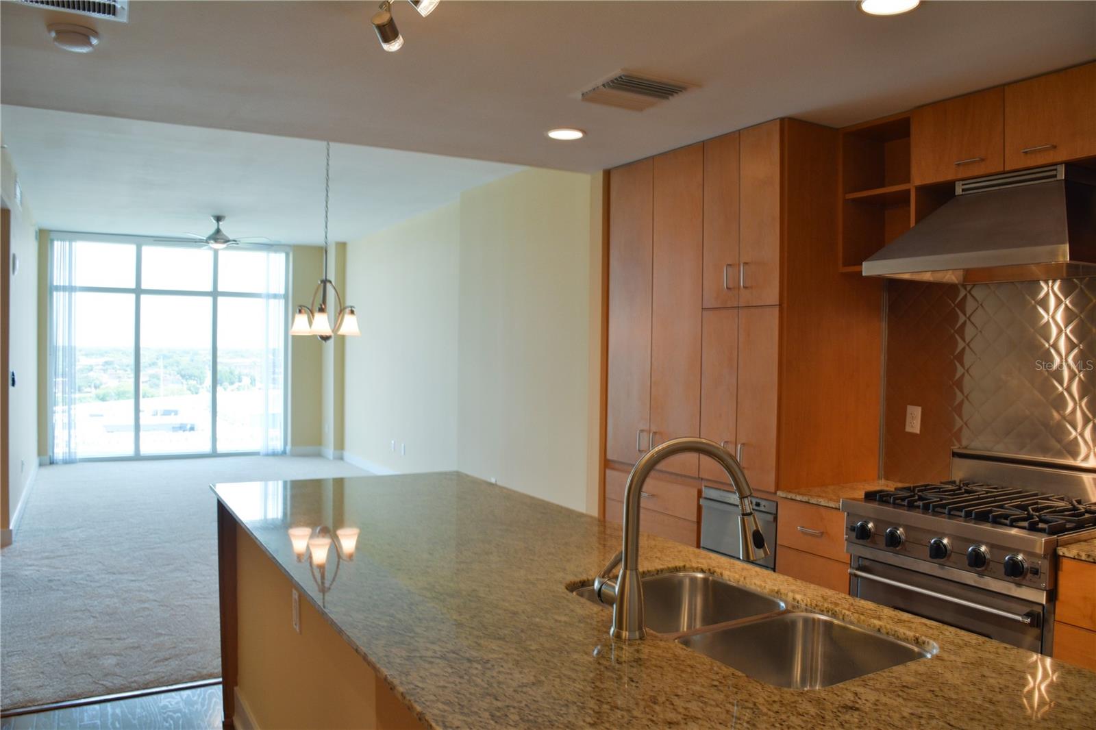 GRAND CENTRAL AT KENNEDY RESID - Residential Lease