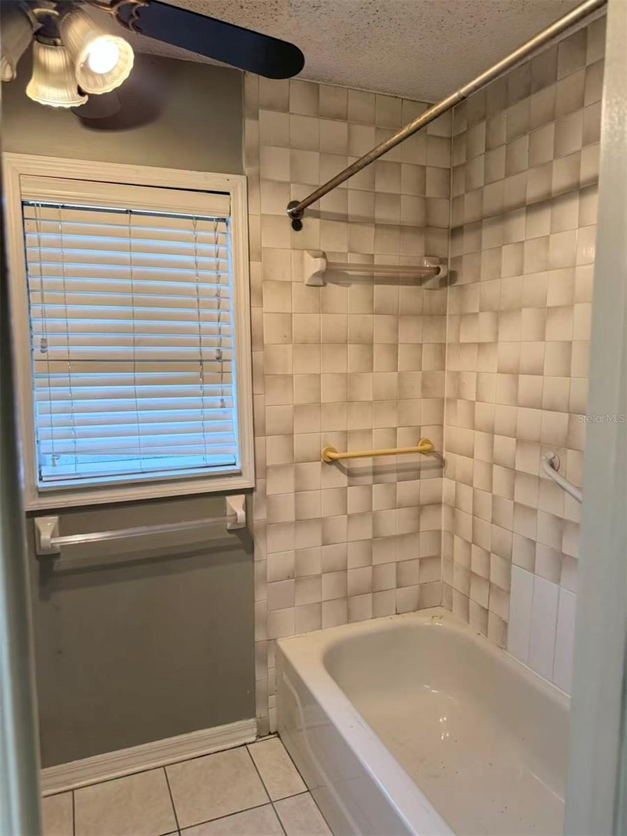 HIDDEN OAKS CONDO PH 10 - Residential