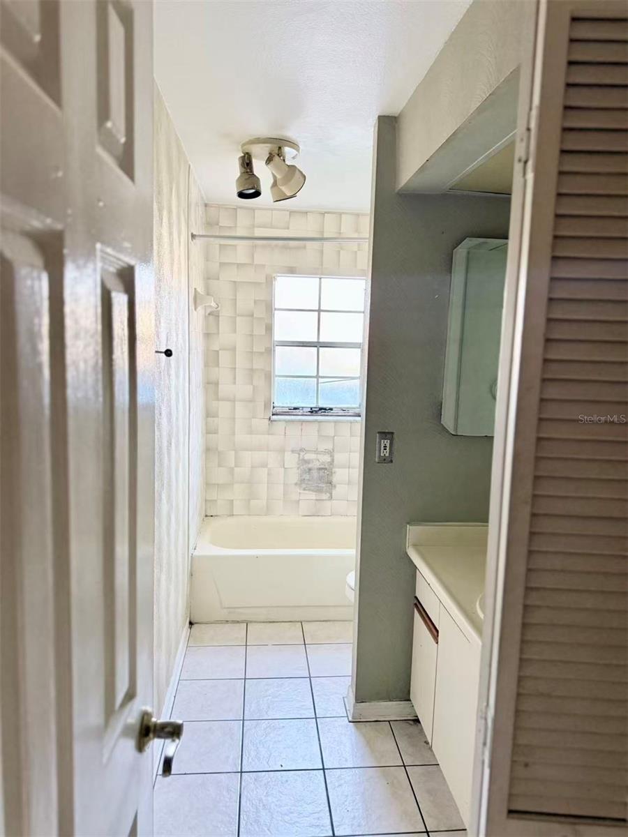 HIDDEN OAKS CONDO PH 10 - Residential