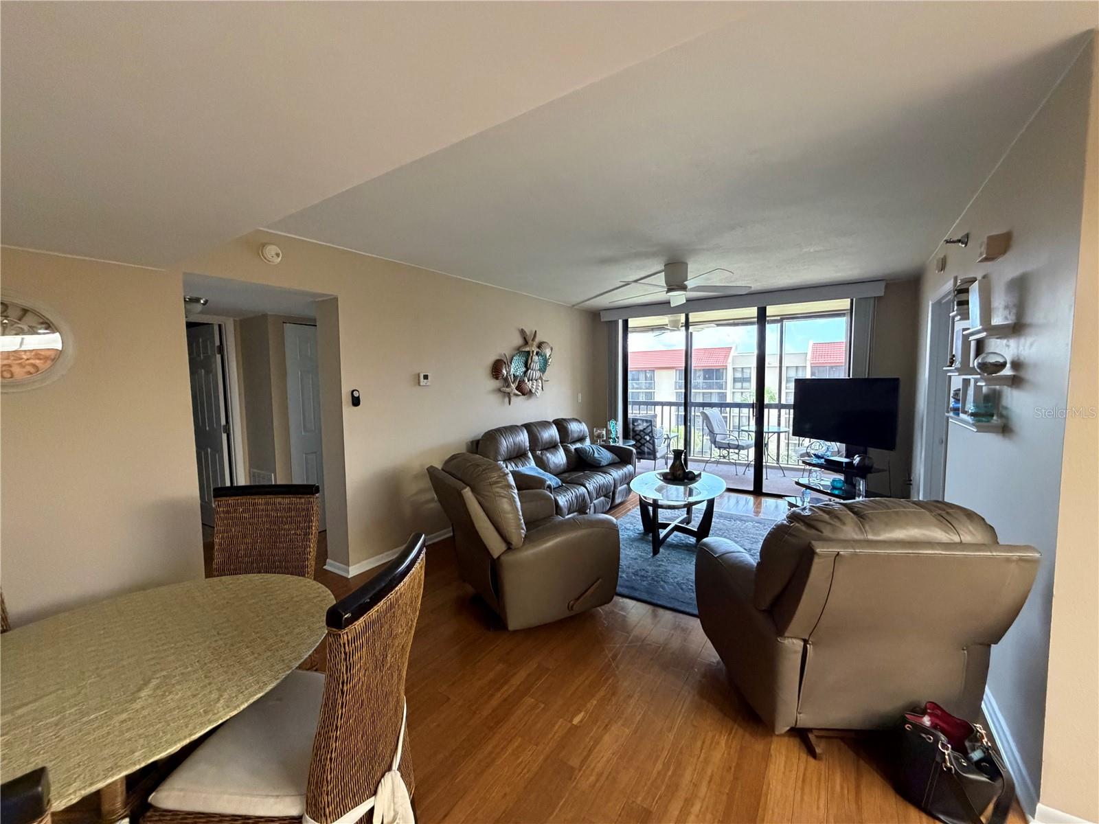 PROMENADES EAST - Residential Lease