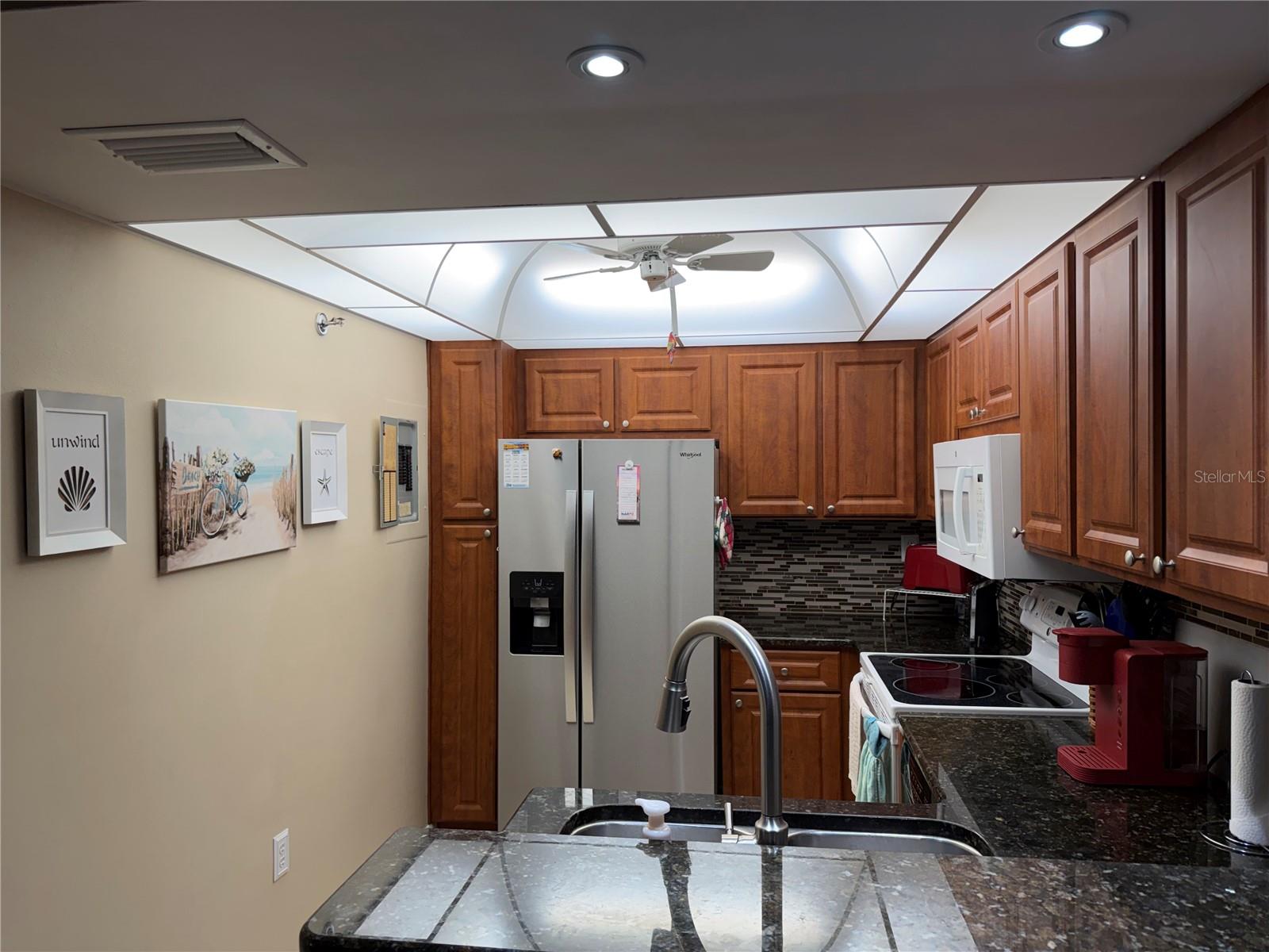 PROMENADES EAST - Residential Lease