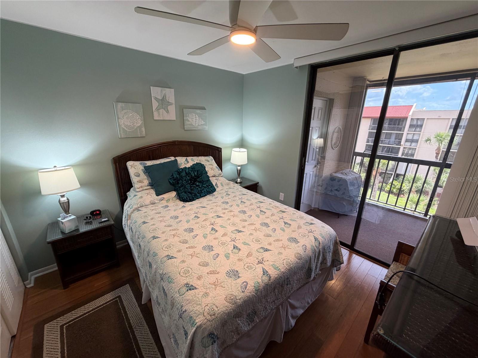 PROMENADES EAST - Residential Lease