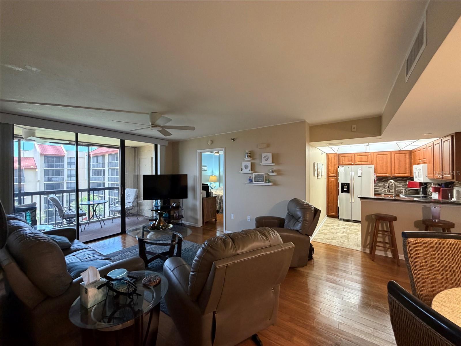 PROMENADES EAST - Residential Lease