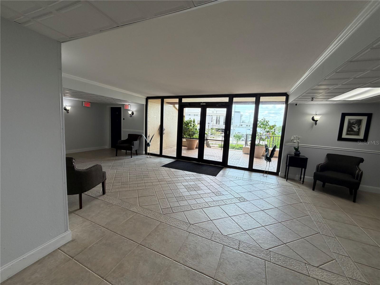 PROMENADES EAST - Residential Lease