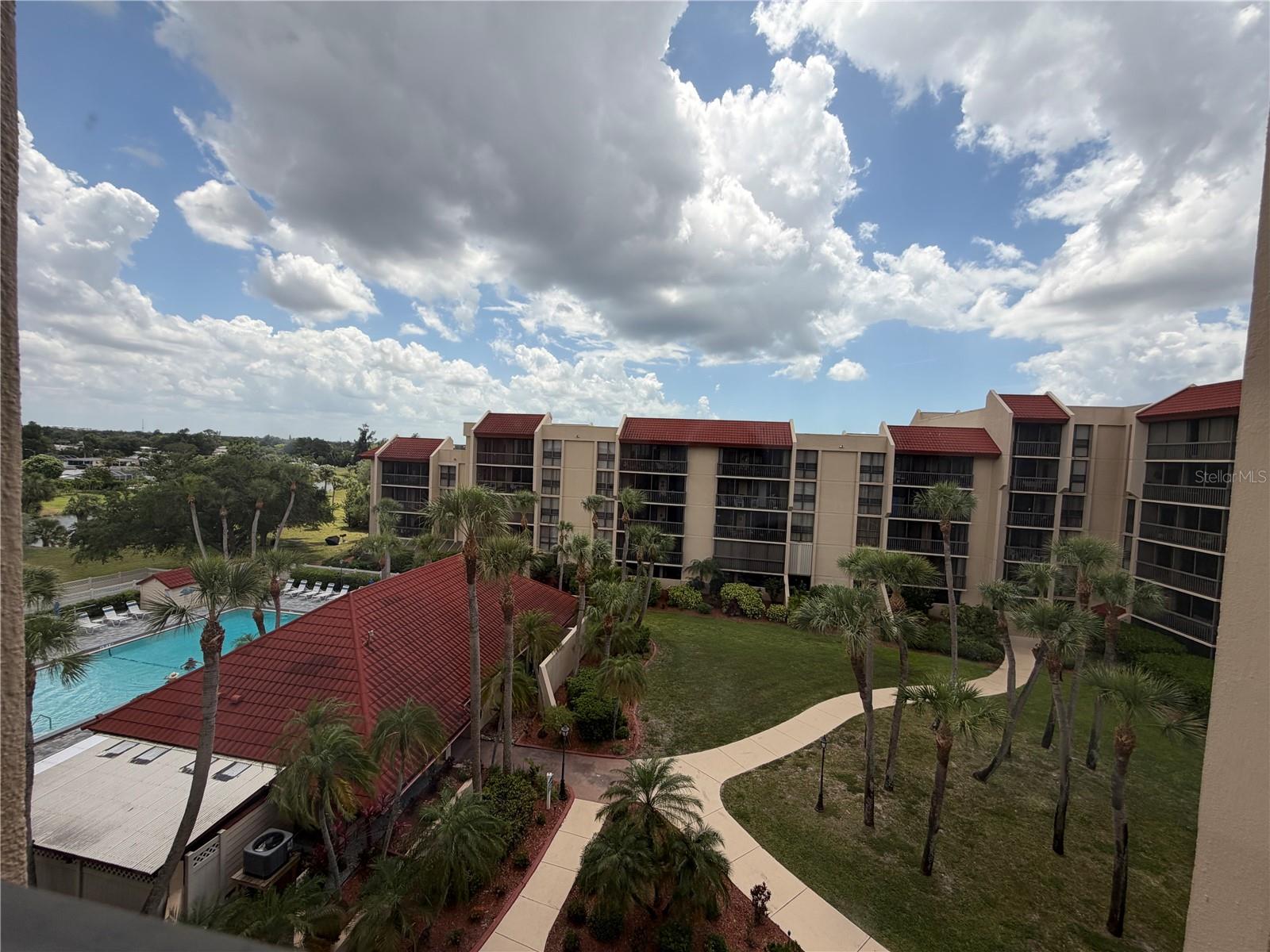 PROMENADES EAST - Residential Lease