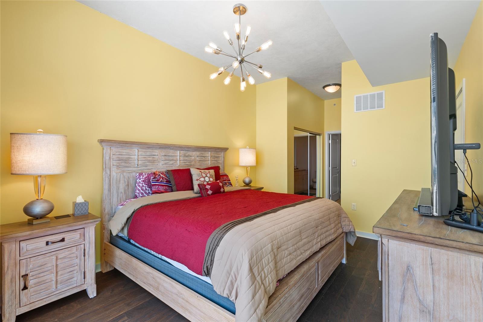 SOLAIRE/PLAZA CONDO - Residential