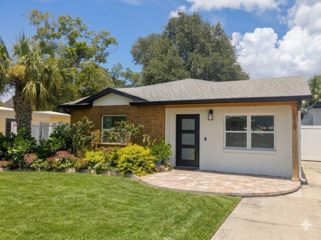 Photo of 3509 W Rogers Avenue, Tampa, FL 33611 (MLS # TB8554449)