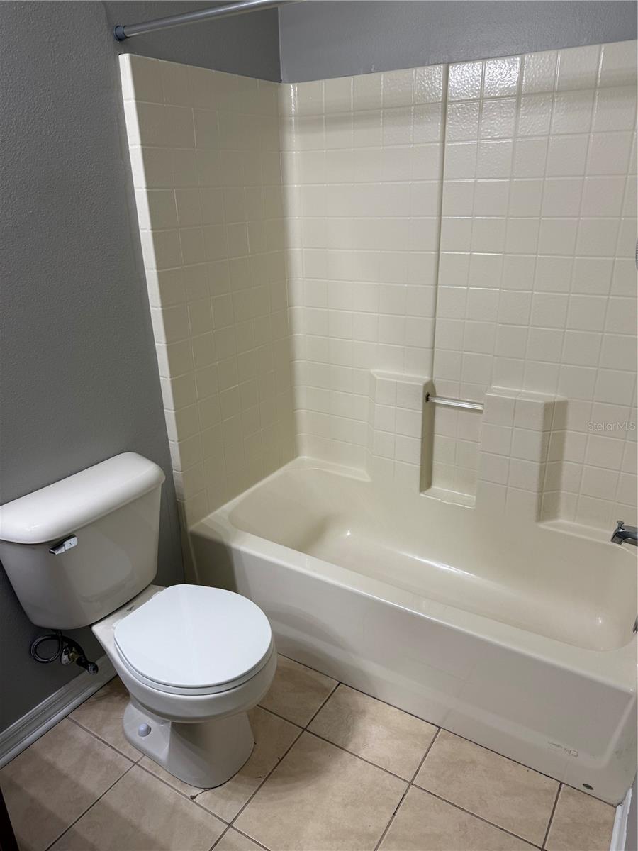 FISHHAWK RANCH TWNHMS PH 01 - Residential Lease