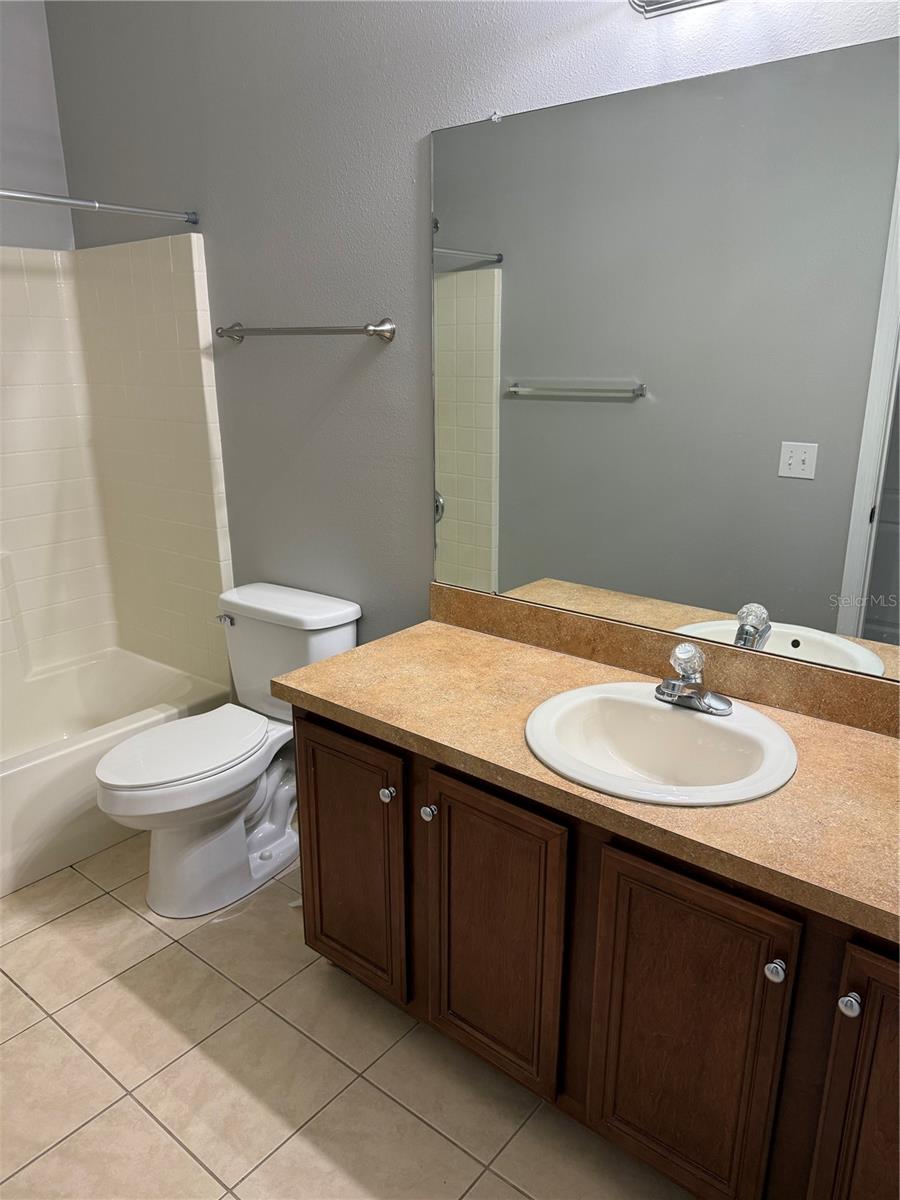 FISHHAWK RANCH TWNHMS PH 01 - Residential Lease