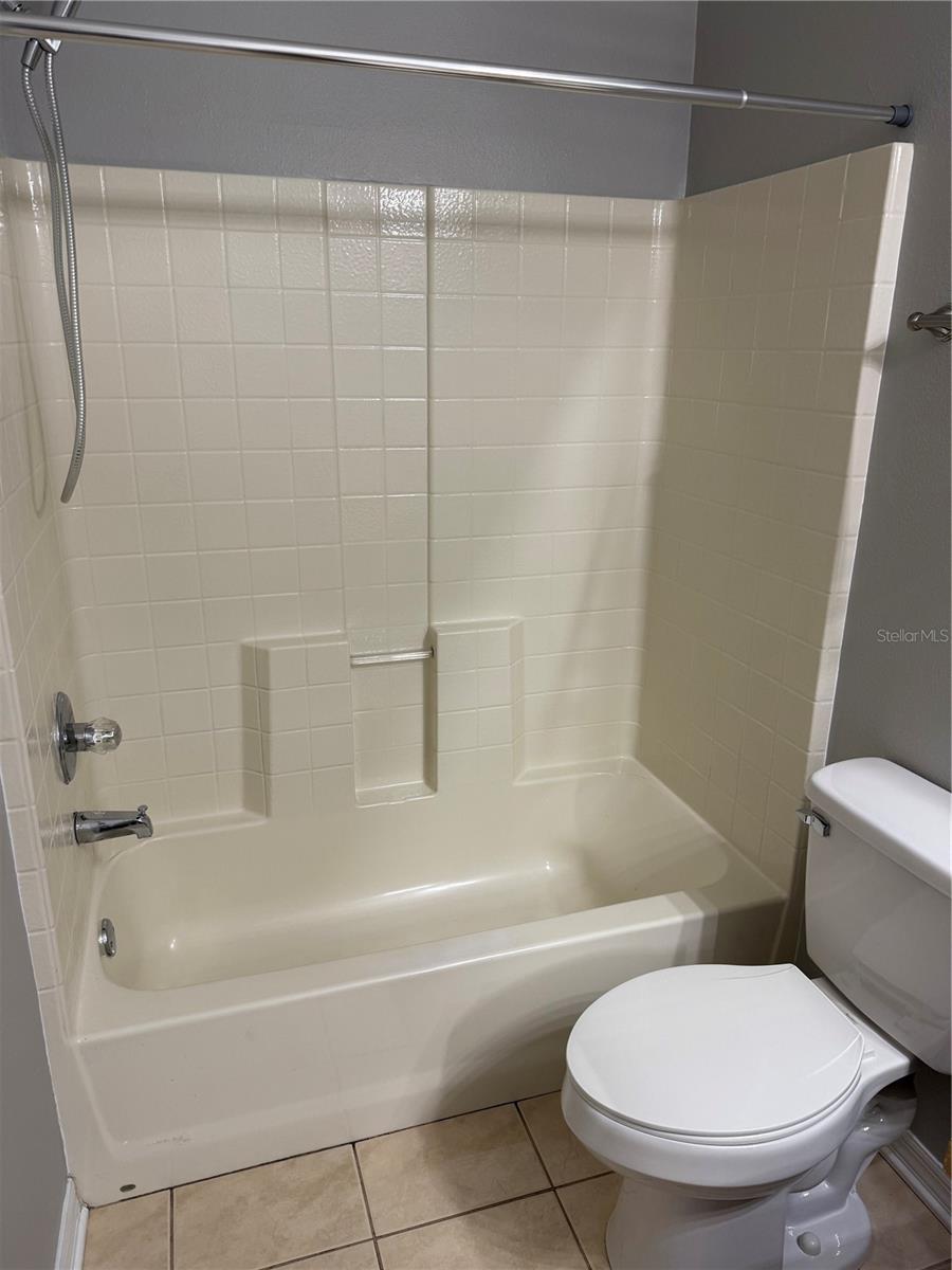 FISHHAWK RANCH TWNHMS PH 01 - Residential Lease