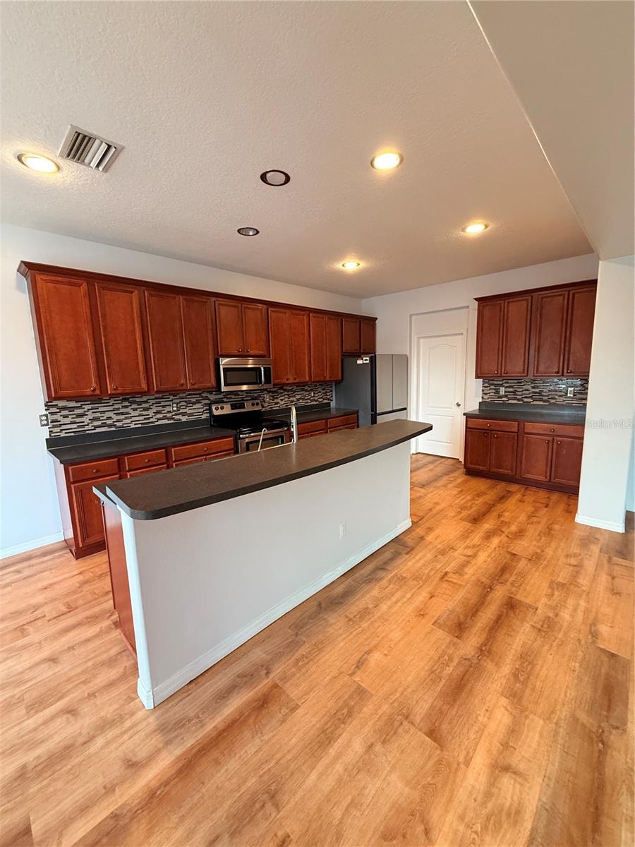 BLACKSTONE AT BAY PARK - Residential Lease