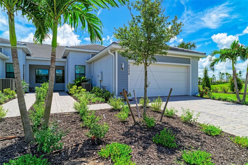 Photo of 18808 Indian Rock Place, Lakewood Ranch, FL 34211 (MLS # A4702223)